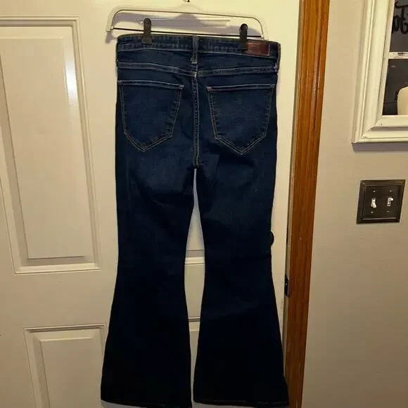 High rise hollister flare size 8 - Picture 3 of 5